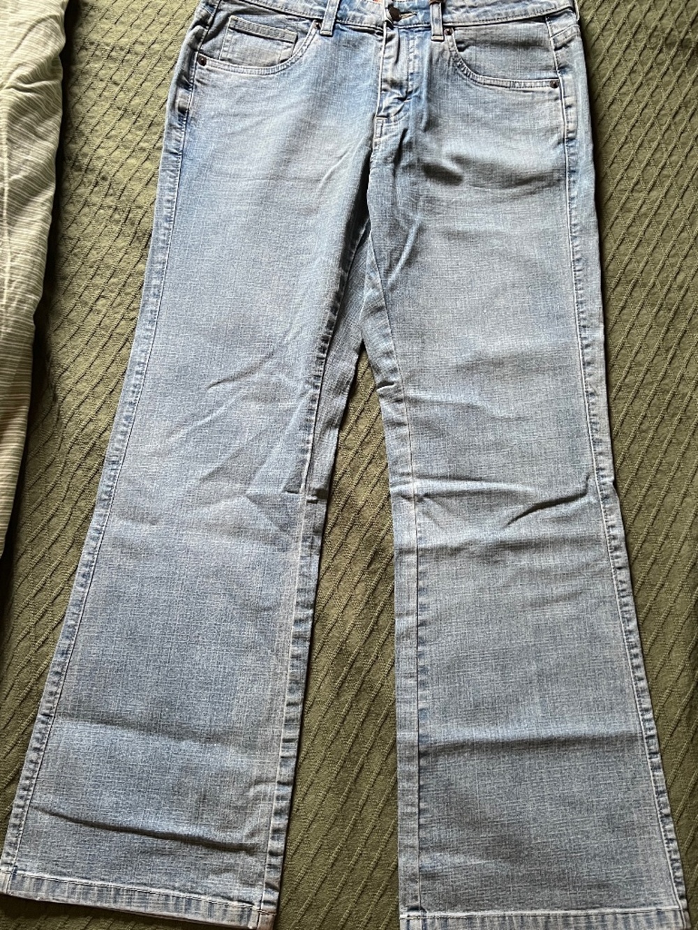NWT! Women's LEE JEANS size Misses 9/10 petite ~Slight Flare, Slim leg, Low Rise